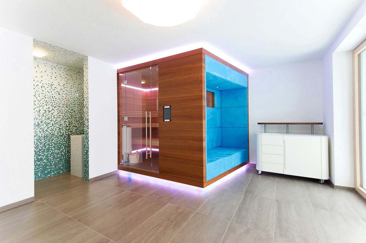 Wellness-/Saunaeinrichtung aus Holz