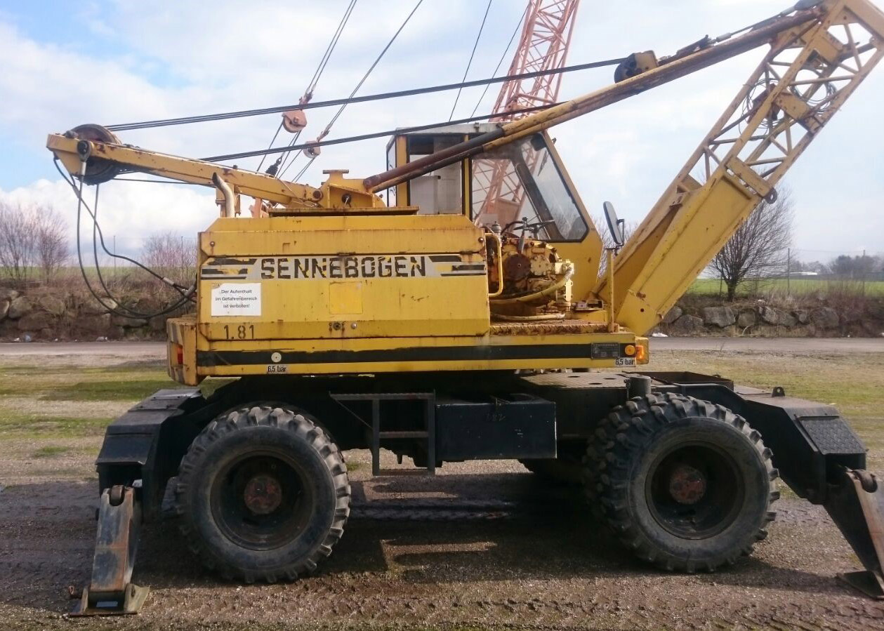 Baumaschine im Depot