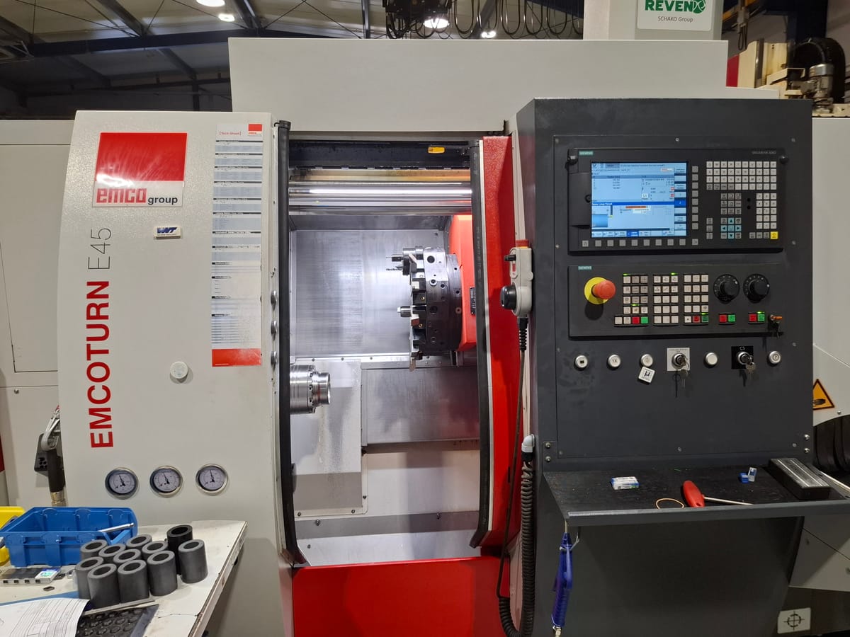 EMCO E45 mit Stangenlader SL 1200