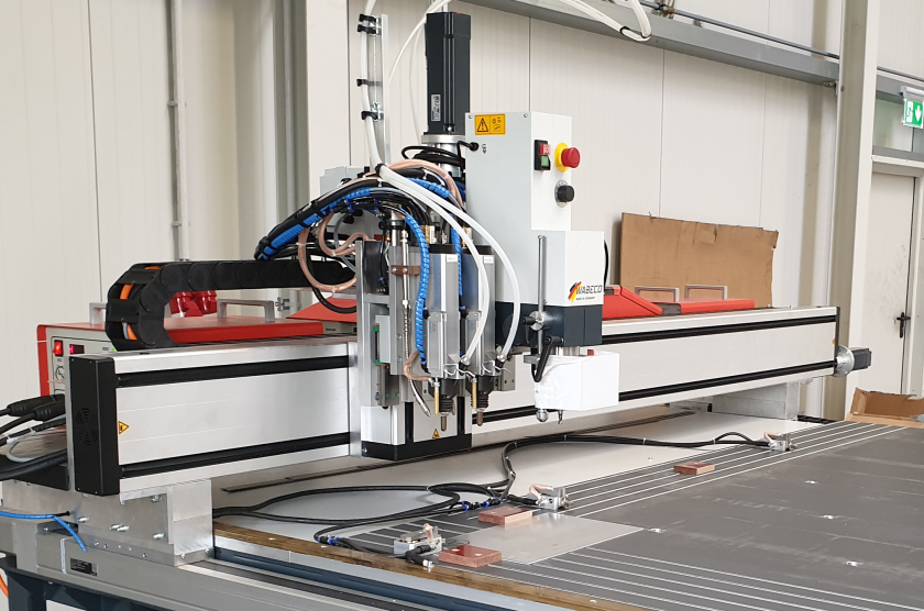 CNC-Bolzenschweißautomation