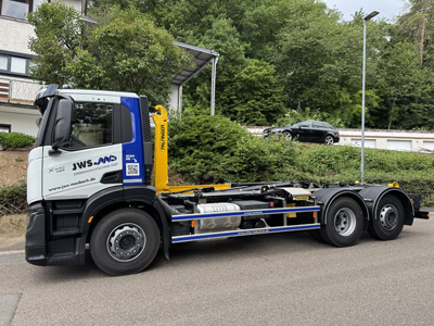 LKW 26t Abrollkipper für Stückgut- und Spänetransportlogistik