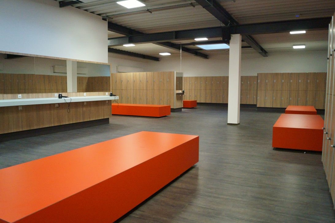 Umkleidebänke Fitnessstudio