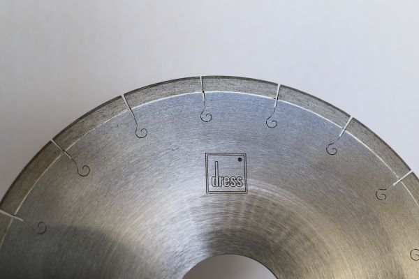 Kreismesser mit galvanisch gebundener Diamantschneide