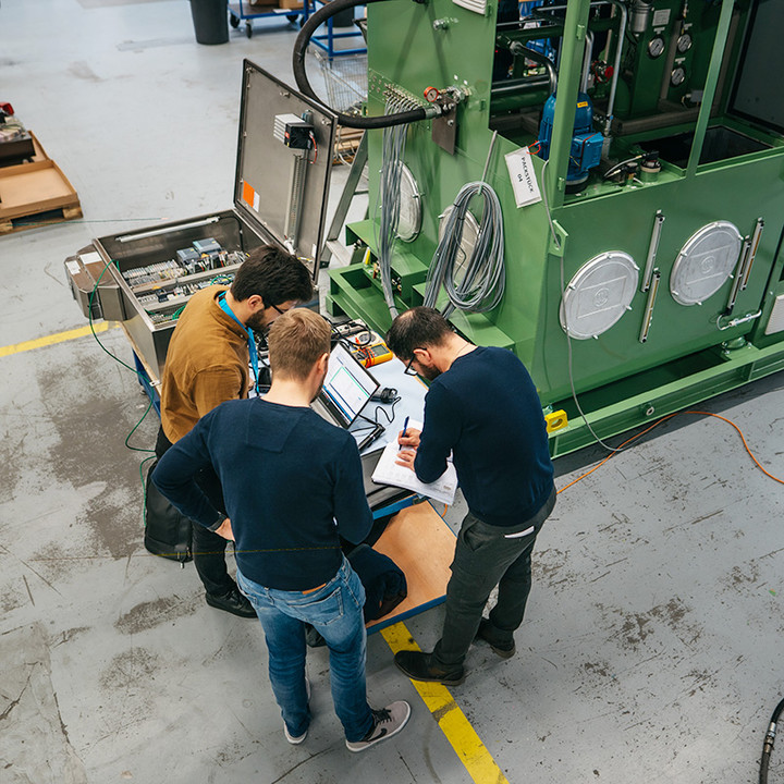 Abnahme eines Hydraulikaggregats mit Elektrost