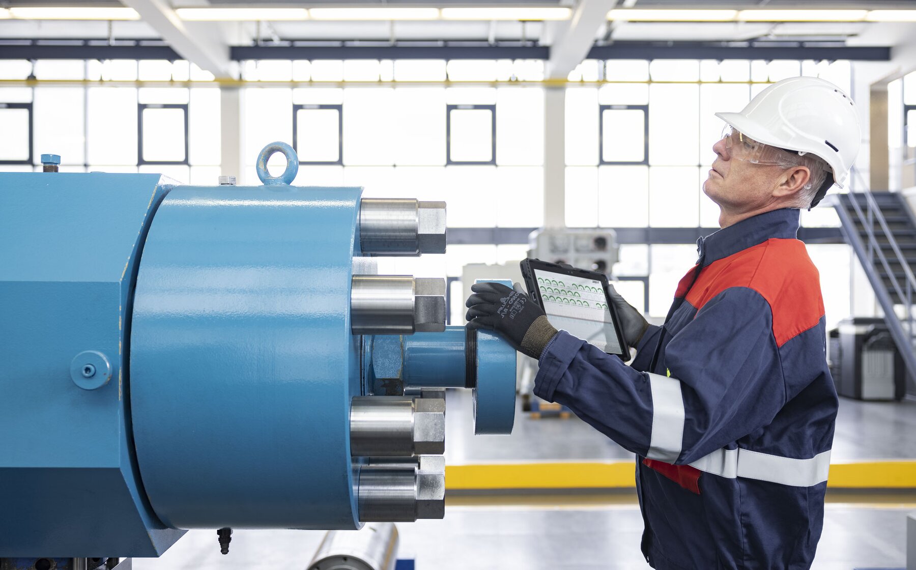 Servicetechniker am Hyper-Zylinder