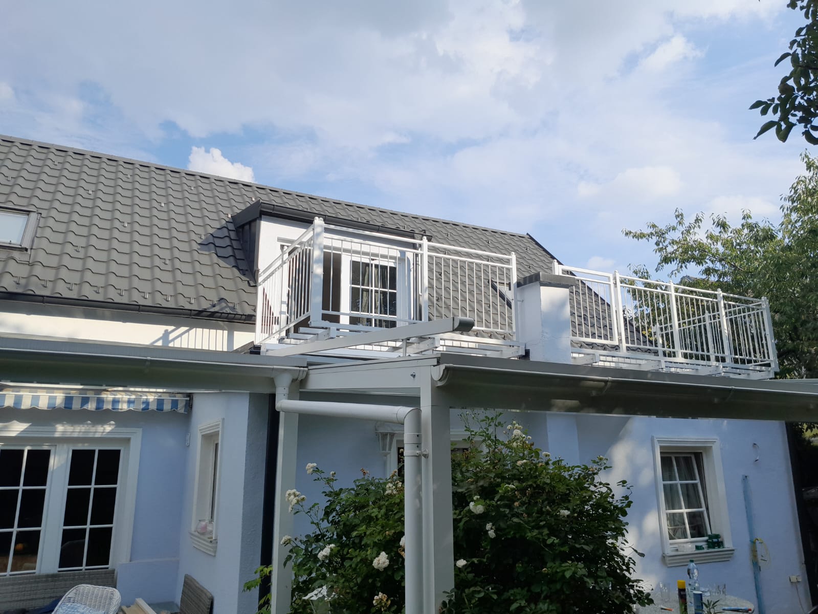 Terrassenerweiterung mit Geländer