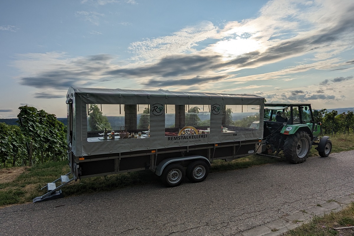 Covered-wagon tour with the Weinfreunde Strümpfelbach