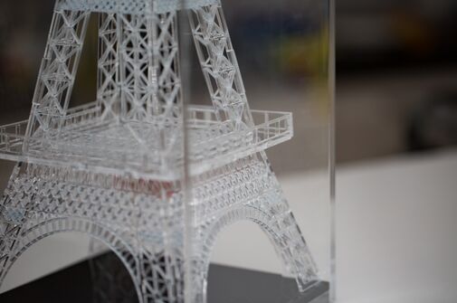 Eifelturm aus laserbearbeitetem Acrylglas