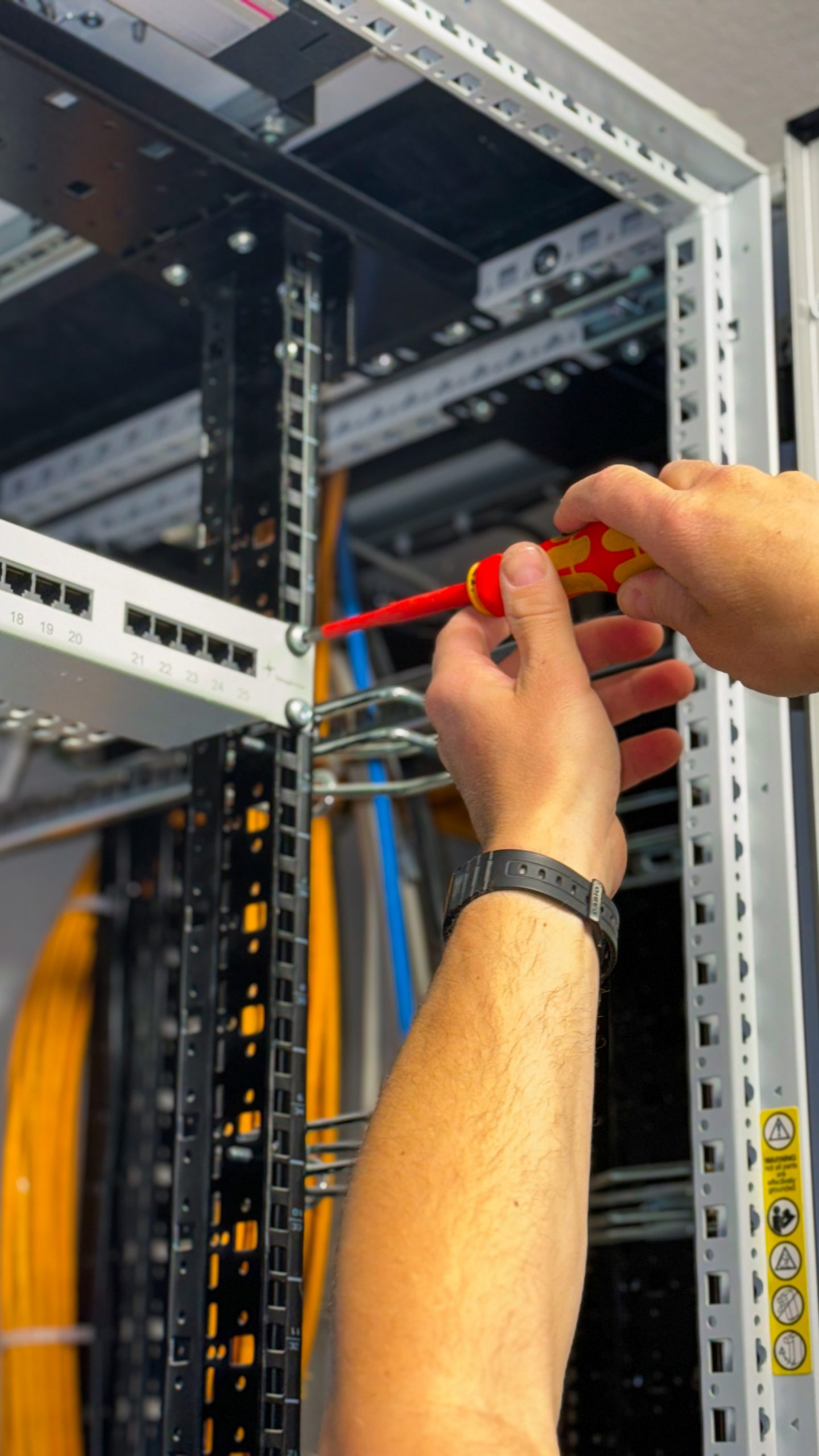 Elektrotechnik-Arbeit in der Werkstatt