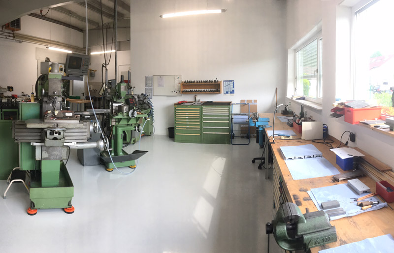 Konventionelle Dreh- und Fräsmaschinen in der manuellen Fertigung