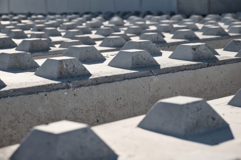 Betonbausteine mit Verzahnung