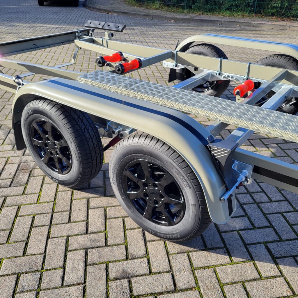 Bootstrailer mit Alufelgen