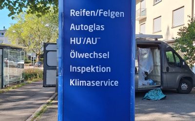 Werbestele mit Acrylscheiben