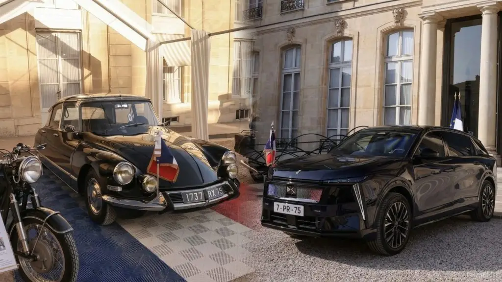 Fahrzeug in der Ehrenhalle des Élysée (JEP 2026)