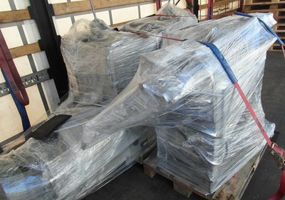 Sicher verladene Maschine auf LKW