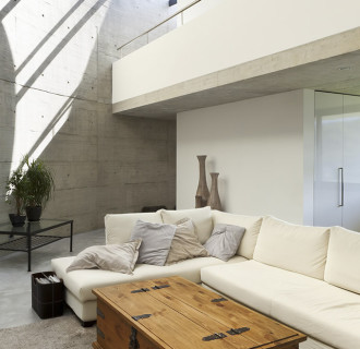Sofa in modernem Wohnbereich