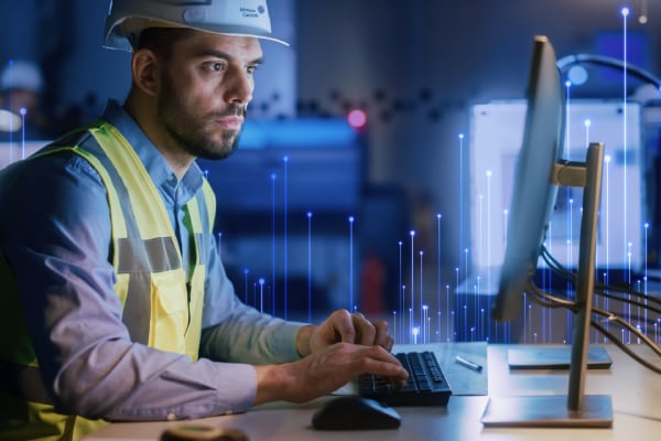 Techniker der Johnson Controls bei der Systemarbeit
