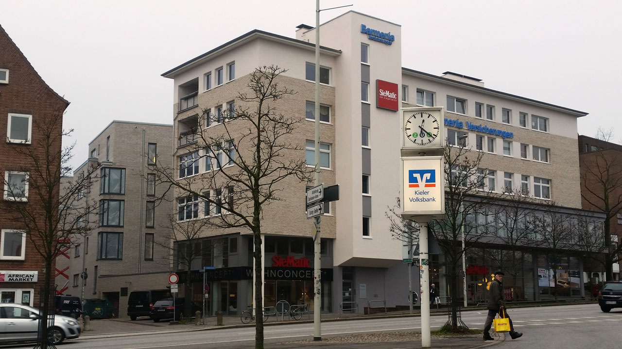 Energetische Fassaden- und Dachsanierung Mehrfamilienwohnhaus
