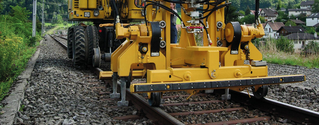Anbaugeräte für Gleisbaumaschinen