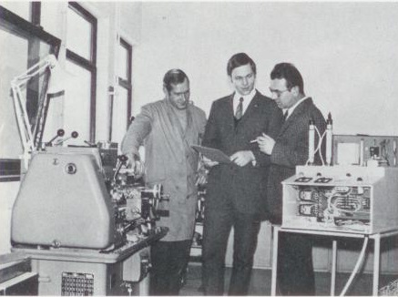1970: Gebäudeerweiterung und Beginn der Fabrikation