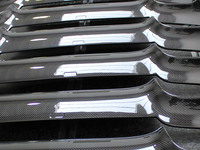 Design- und Messebauelemente mit sichtbarer Carbonstruktur