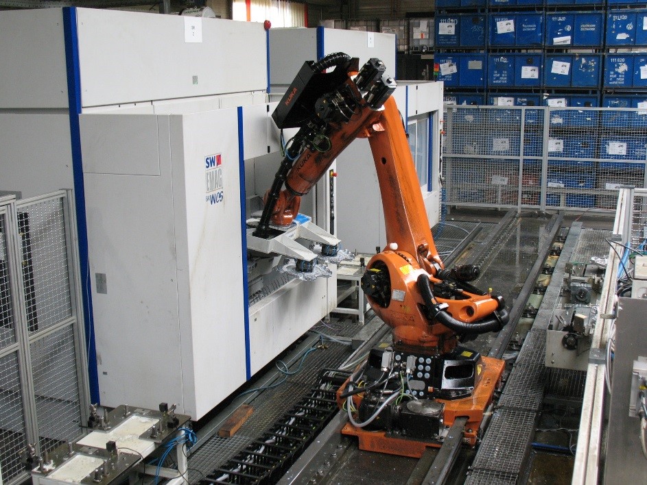 Fräsmaschinenbestückung durch Roboter mit Fördersystemen