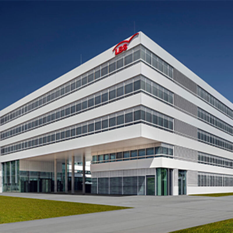 Fassaden- und Lamellenkonstruktionen LBS Karlsruhe