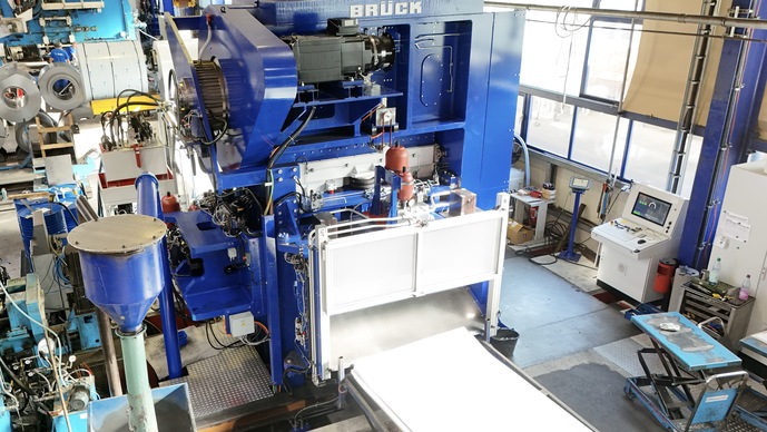 Neue BRÜCK Perforierpresse PP400-1600 (400 t Presskraft)