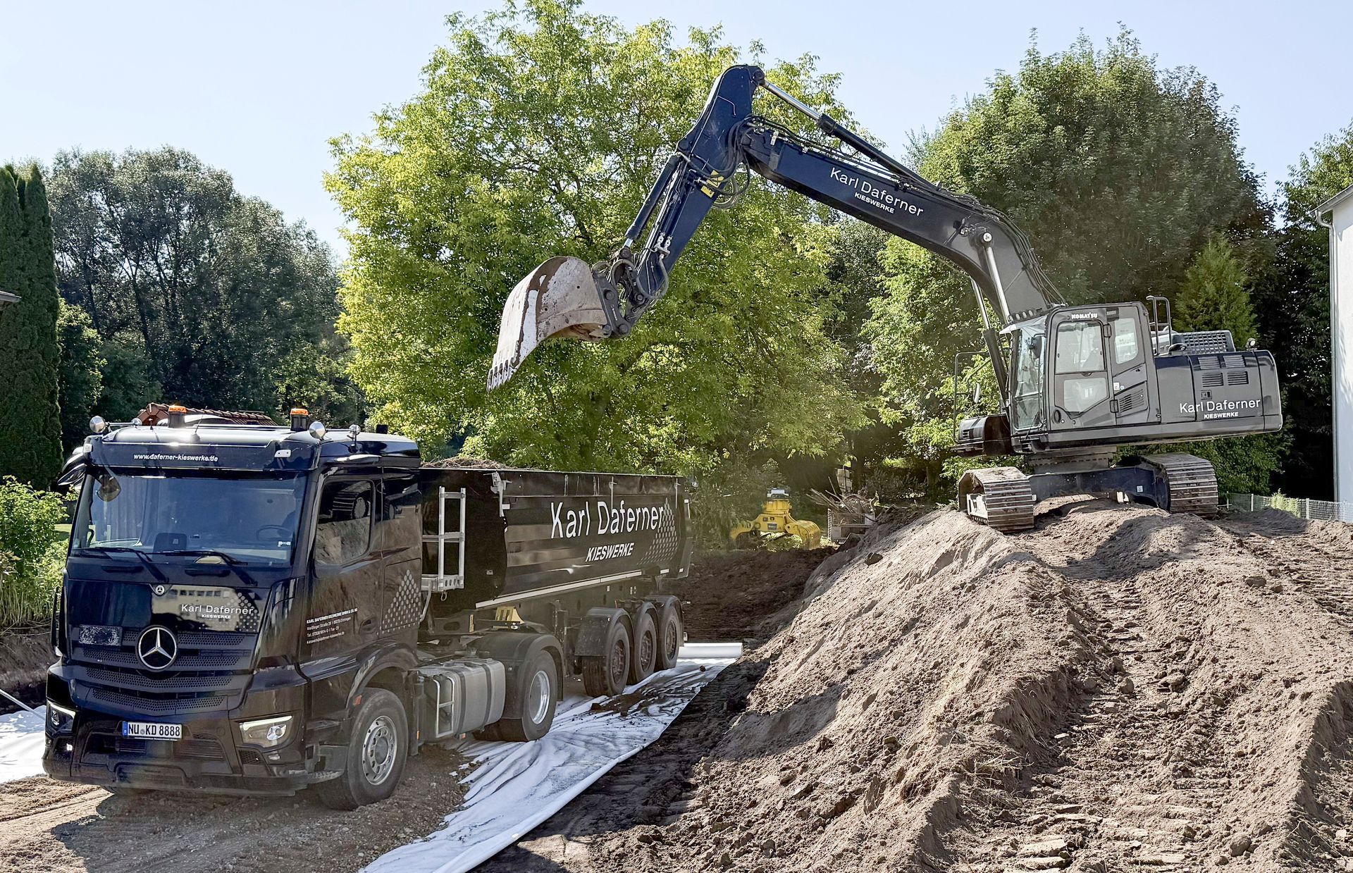 Bagger- und Erdarbeiten auf der Baustelle