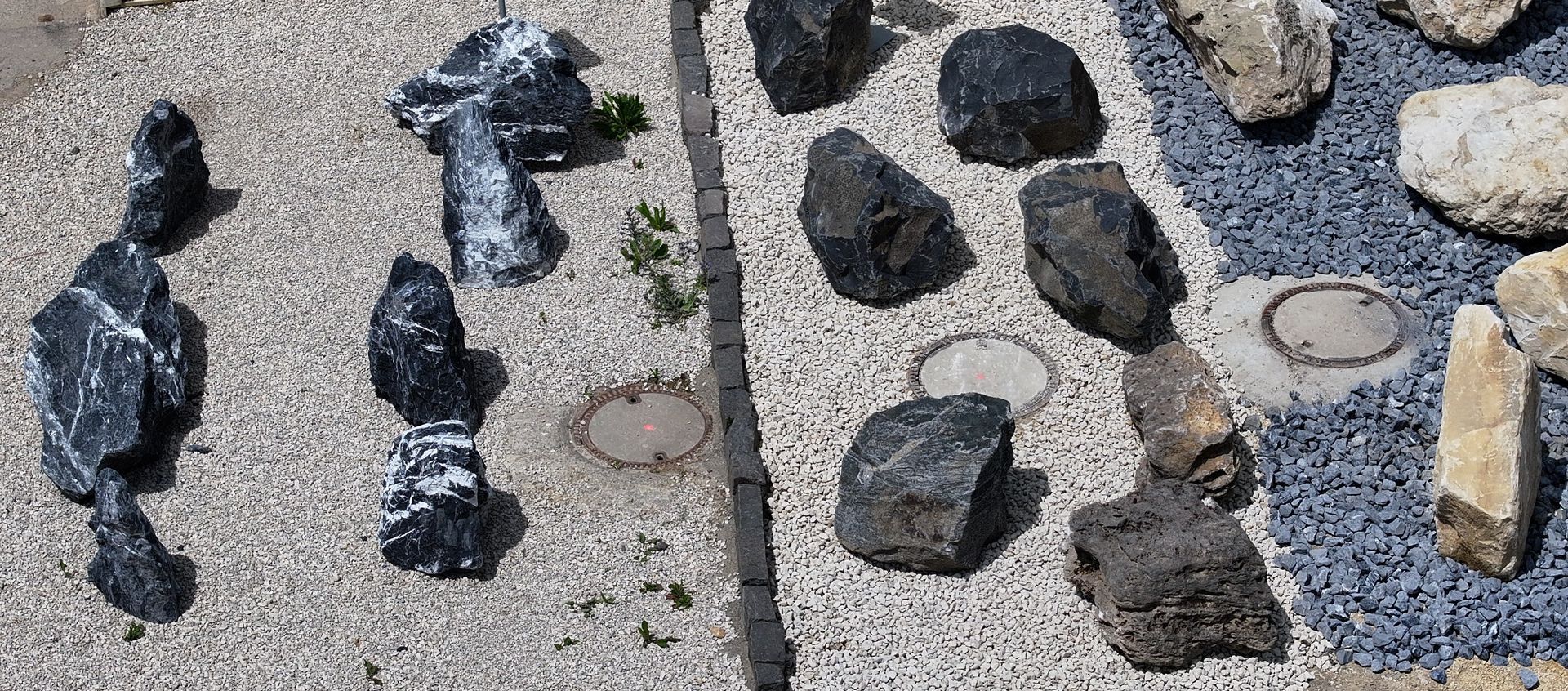 Ausstellung mit Findlingen für den Garten
