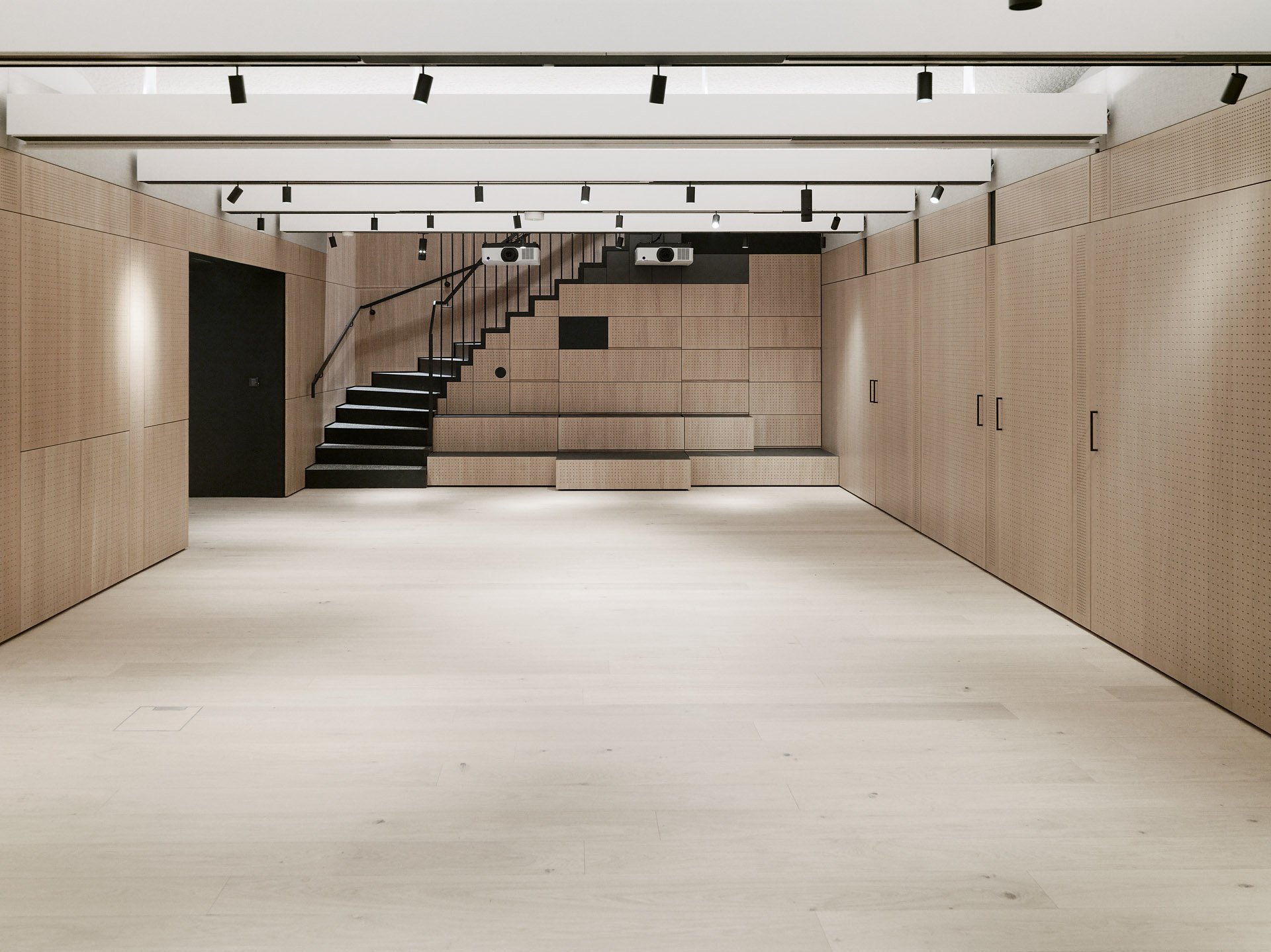Installierter Saal mit Amadeus-System