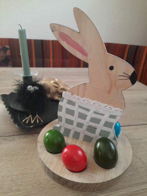 Eierhalter Hase oder Henne aus Holz, bemalt