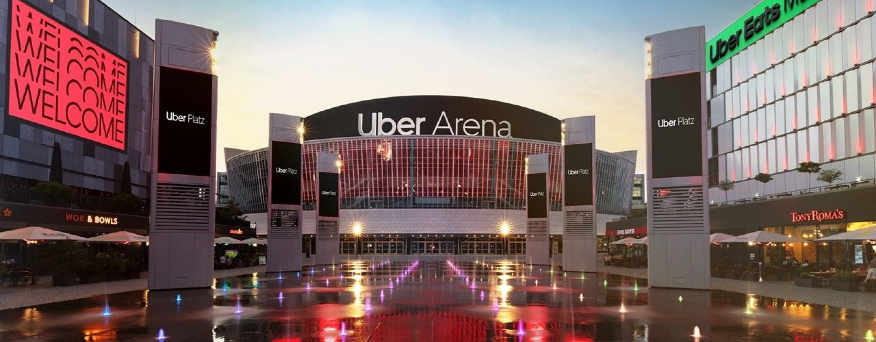 Beleuchtete Werbeanlage (Uber Arena)