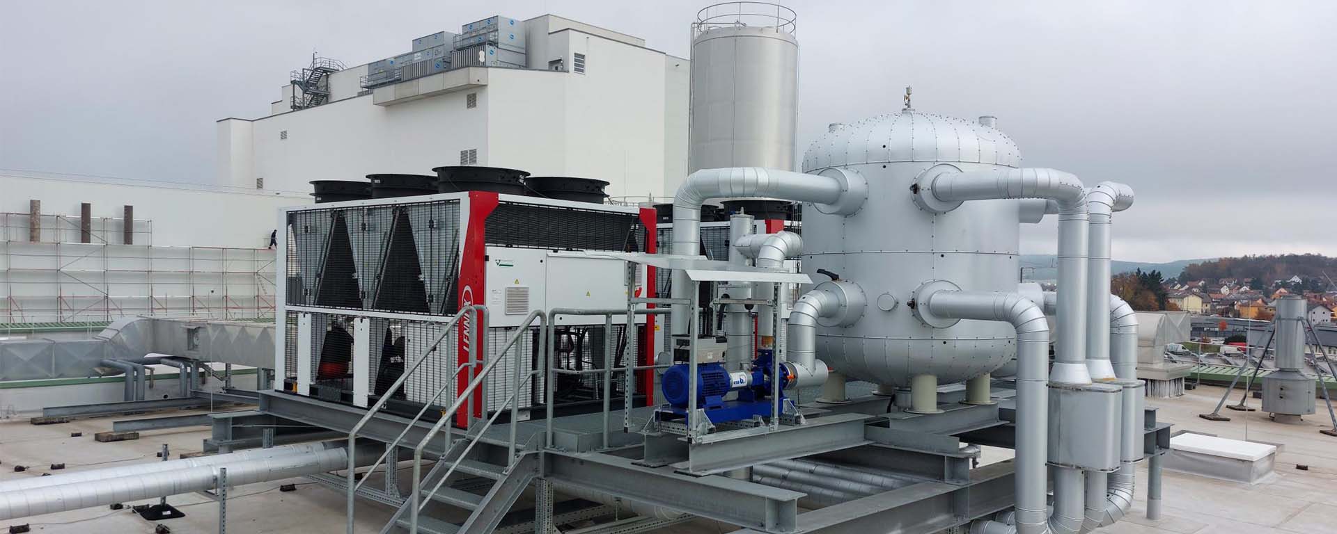 Industrielle Kälteanlage mit Pufferspeicher