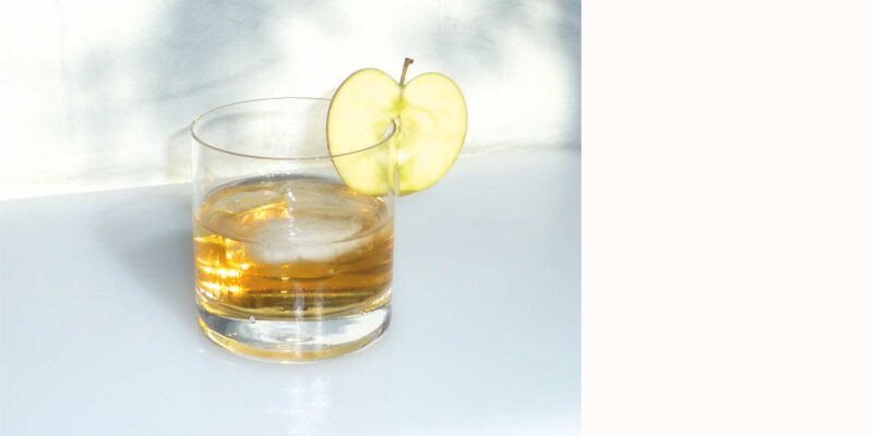 Cocktail 'Rosengewächs' mit Streuobst-Getränken