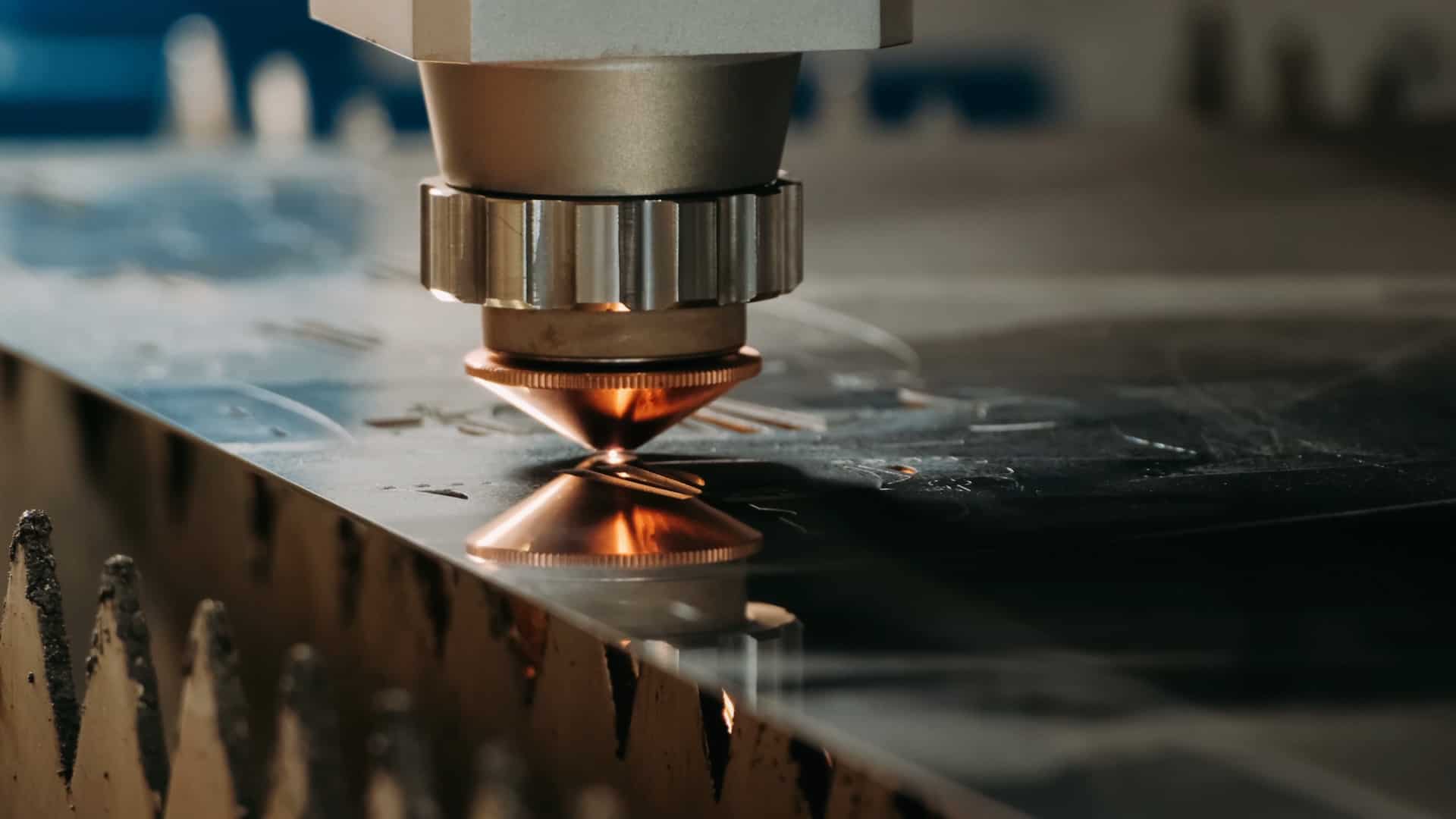 Laserschneidanlage in der Fertigung