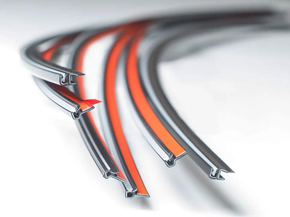 Halteschiene für Fahrzeugverglasung