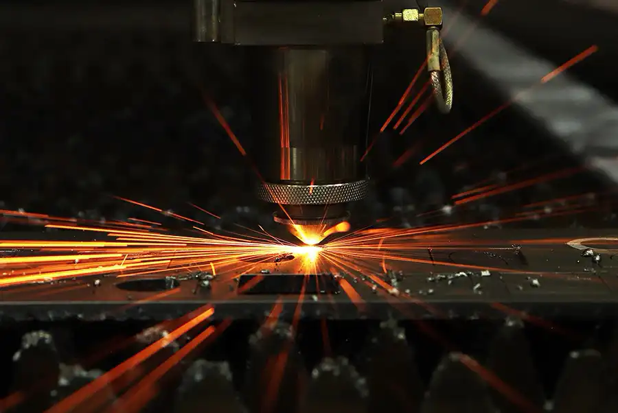 Laser-Systembau: Zuschnitt im Überformat