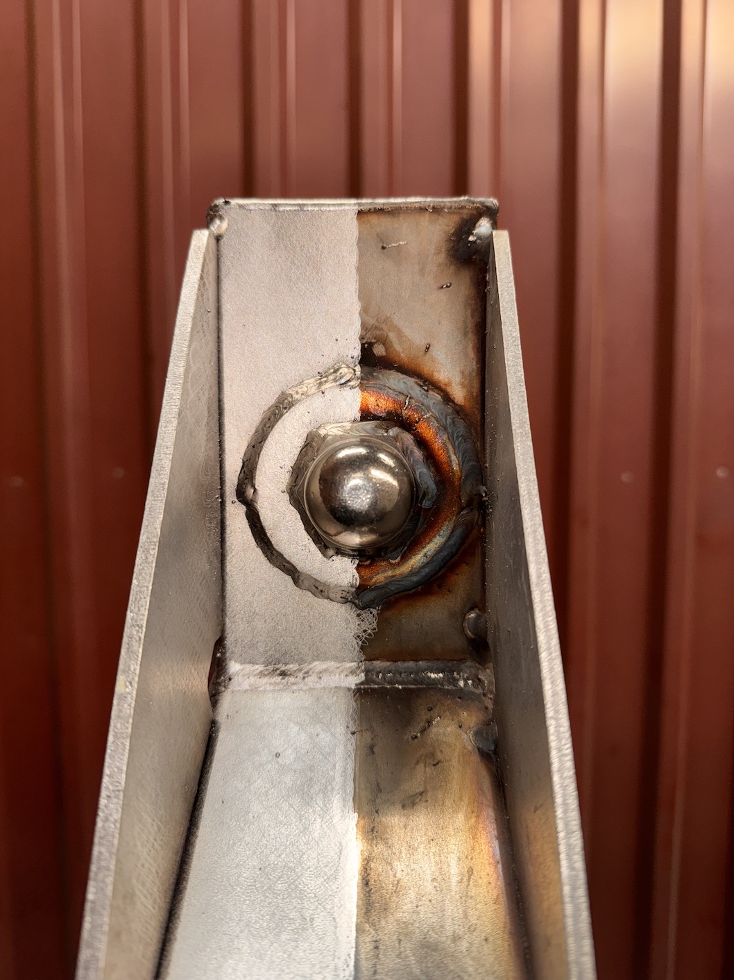 Metallbauteil – Entfernung von Rost und Anlauffarben