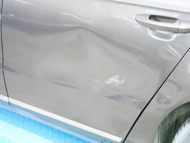 Beulendoktor am Fahrzeug