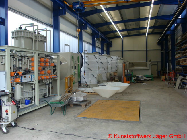 Produktionshalle mit Hebetechnik