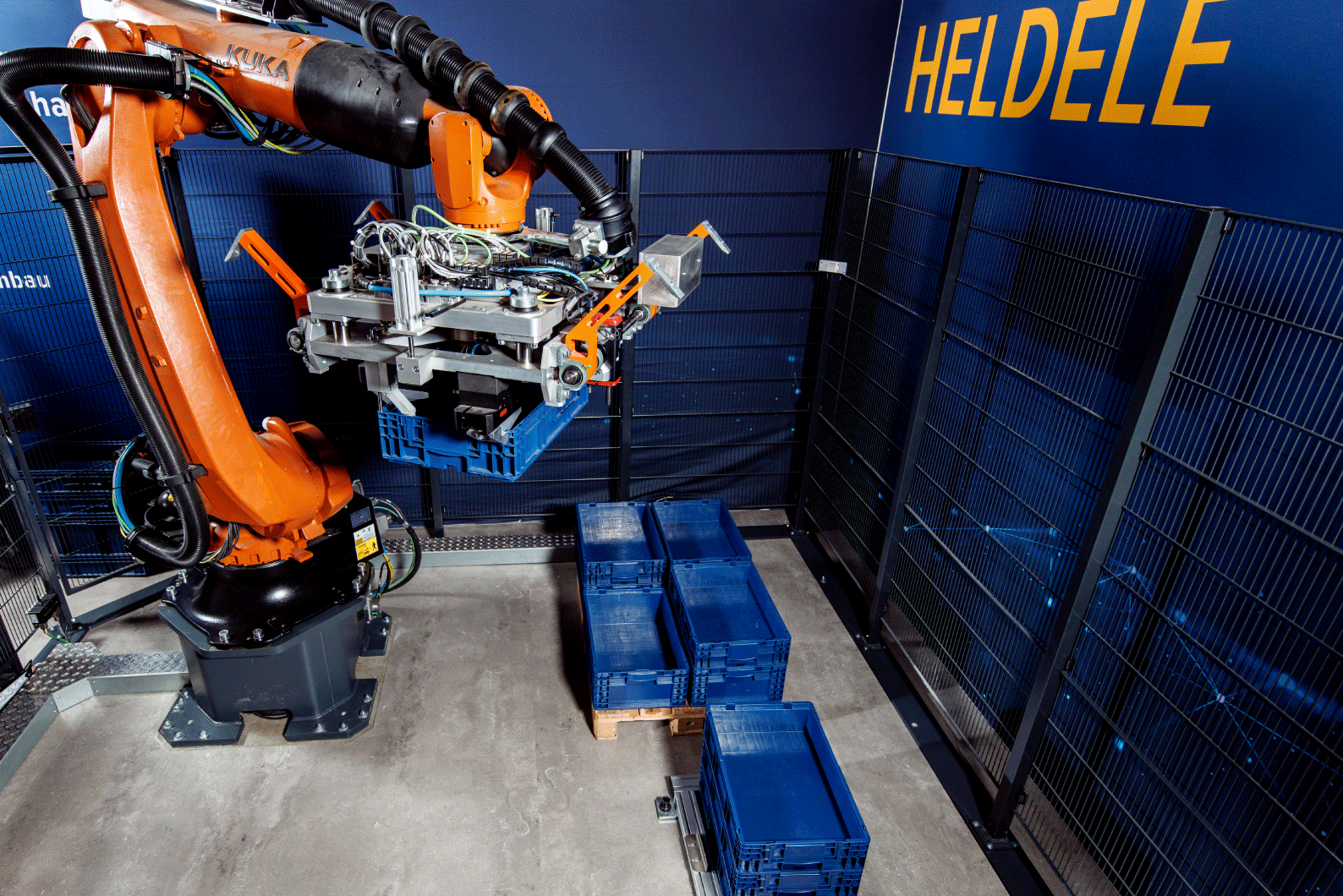Roboter-Handlingzelle mit Greifersystem