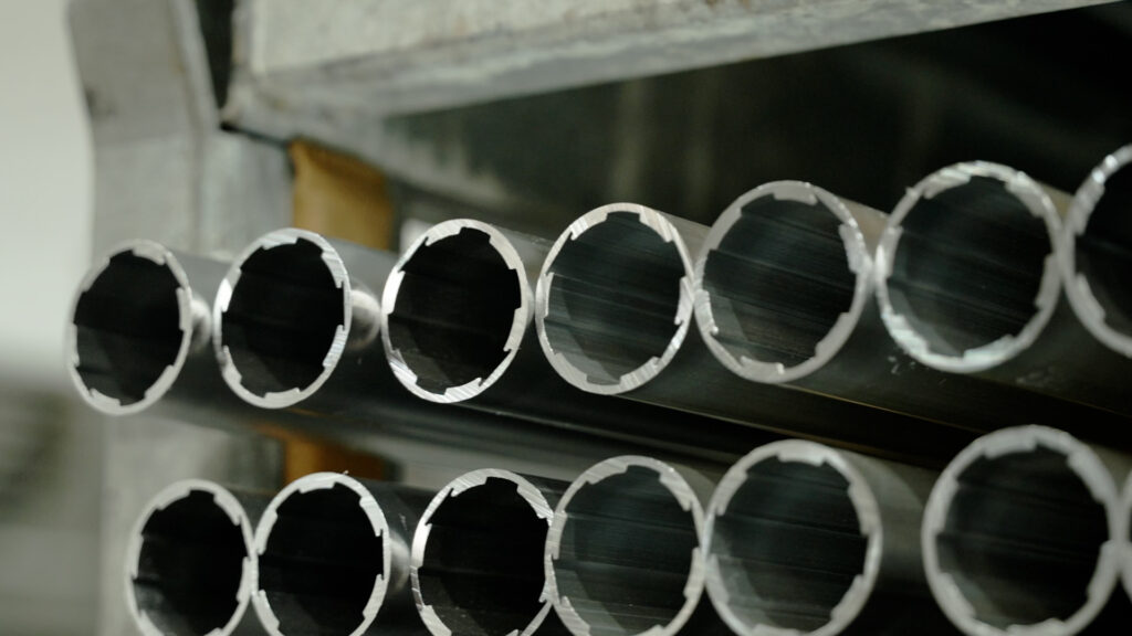CO₂-reduced aluminium materials