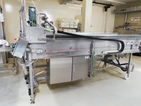 Modernisierte Käse-Vorpresswanne