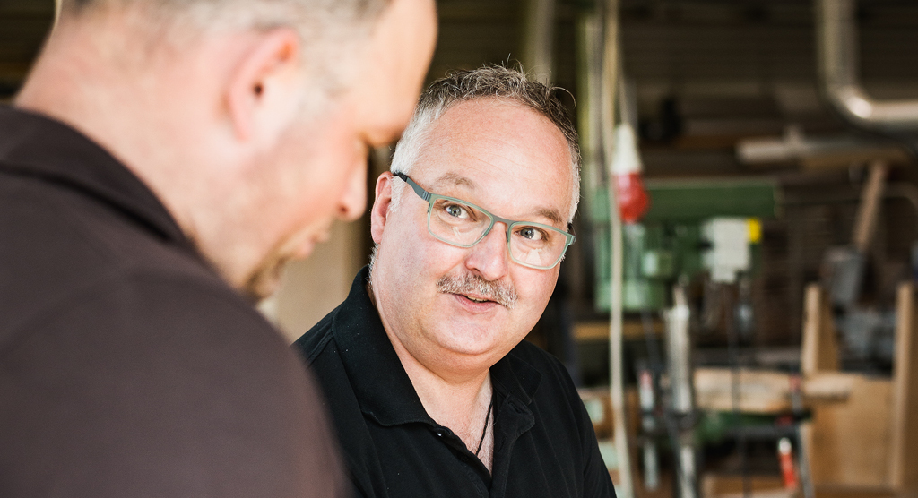 Dieter Seng in der Schreinerei Petersberg