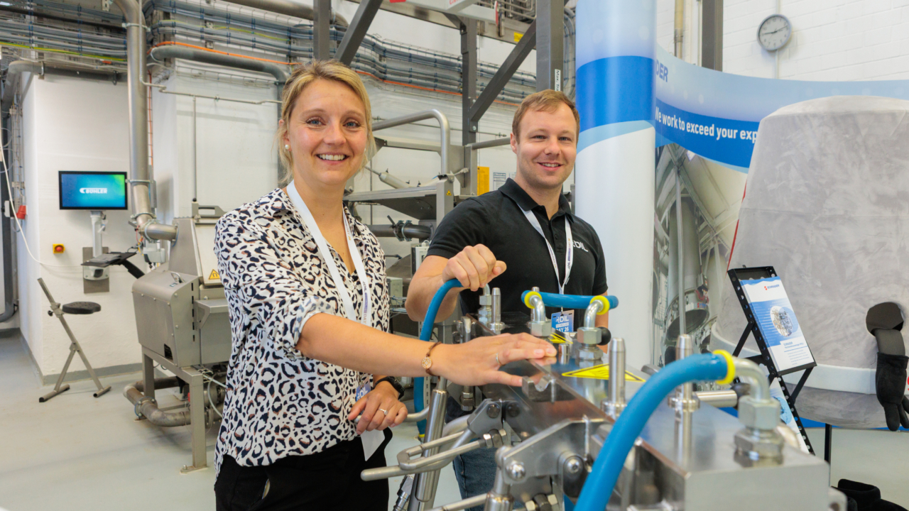 DIL Engineering Team beim DIL Technology Day mit FiberFlow Kühldüse