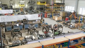 Entgratwerkzeug für Getriebehäuse (Aluminiumdruckguss, 5400 kg)