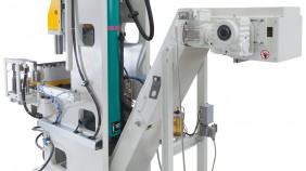 Pneumatische Sonderentgratanlage mit Schiebetisch