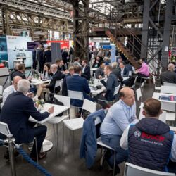 Gespräche am Messestand
