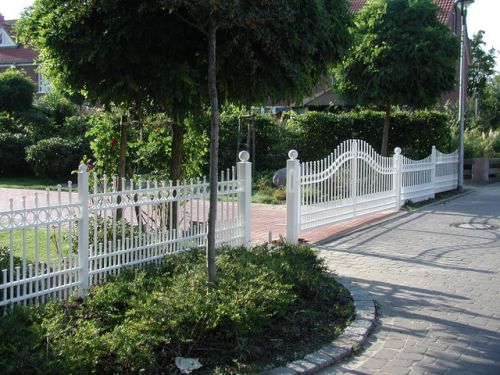 Zaun mit Frontgitter